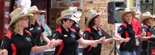 Line Dancing in Peel Street Tamworth, January 2009