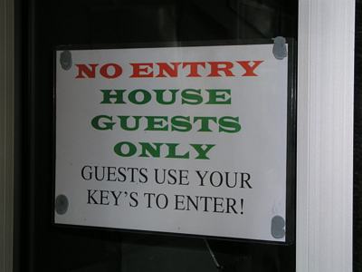 Guests Entrance - Central Hotel - Tamworth - apostrophe error